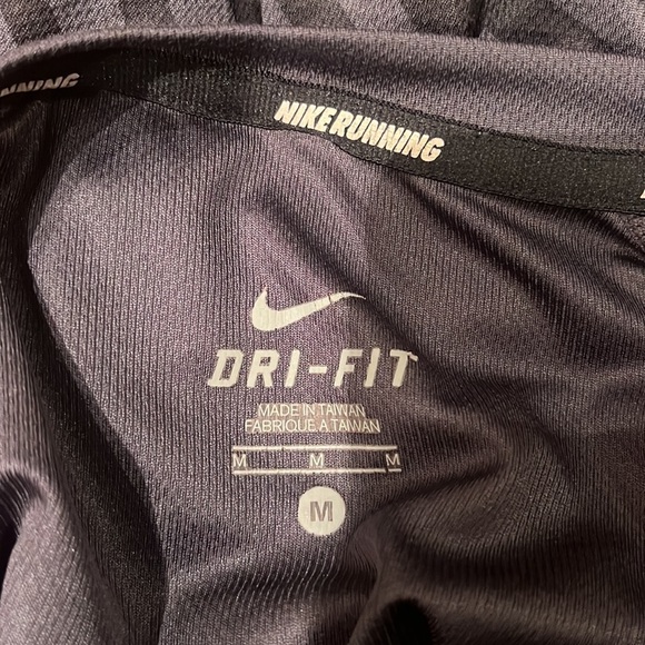 Nike Dri Fit Boy’s Run Long Sleeve Size M - Picture 3 of 5